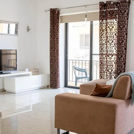 Apartment Spacious 3-bedroom 30 Seconds From Sea *