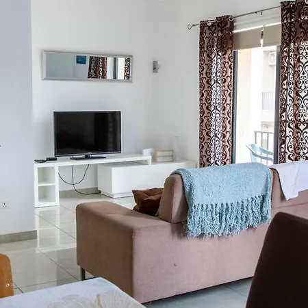 Spacious 3-bedroom 30 Seconds From Sea Apartment *