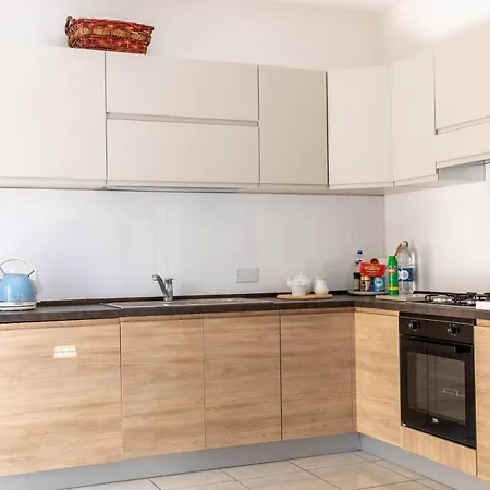 Apartment Spacious 3-bedroom 30 Seconds From Sea