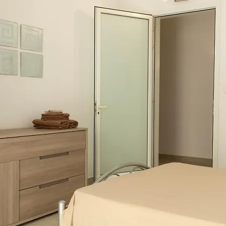 Spacious 3-bedroom 30 Seconds From Sea