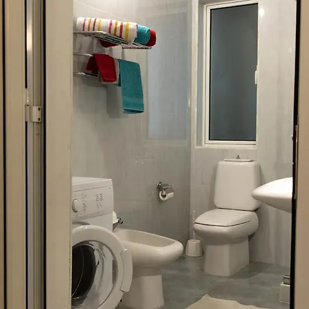 Apartment Spacious 3-bedroom 30 Seconds From Sea