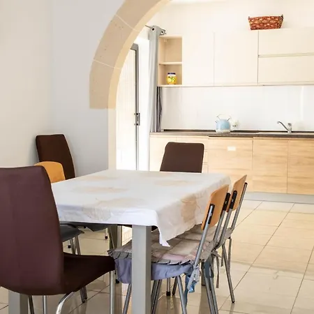 Spacious 3-bedroom 30 Seconds From Sea * Marsaskala
