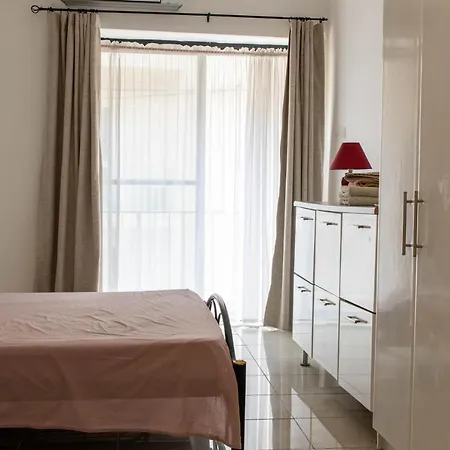 Spacious 3-bedroom 30 Seconds From Sea Marsaskala